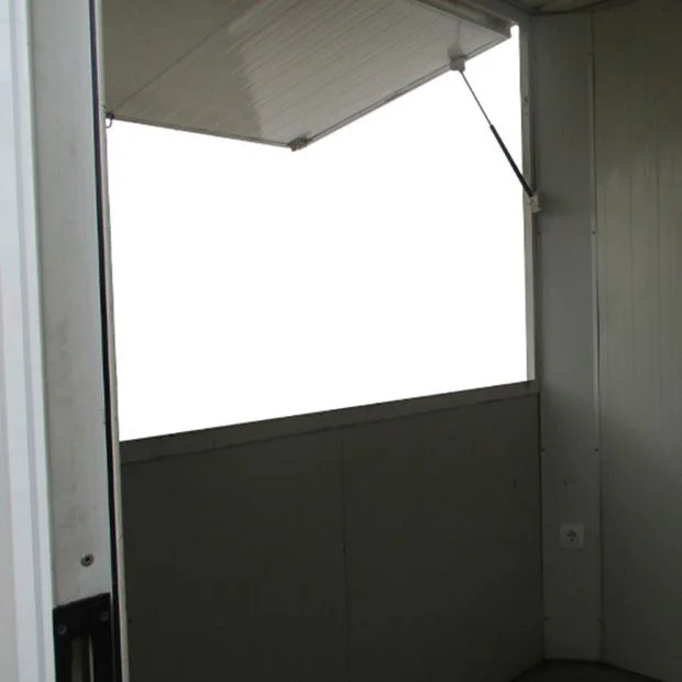 Vista desde interior de Taquilla prefabricada de 2,22 m x 2,22 m con ventana abatible