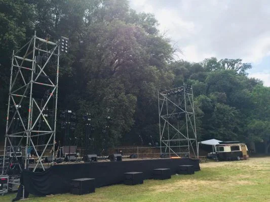 Alquiler escenarios y tarimas para eventos