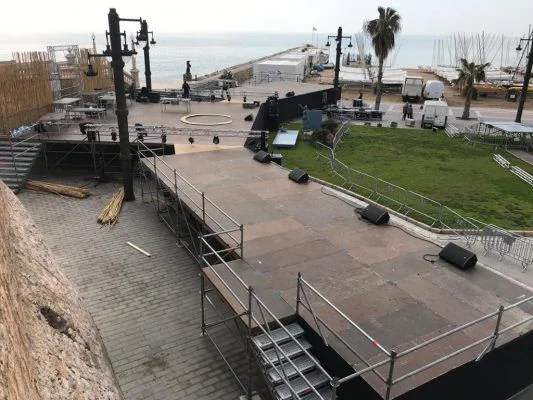 Alquiler escenarios y tarimas para eventos