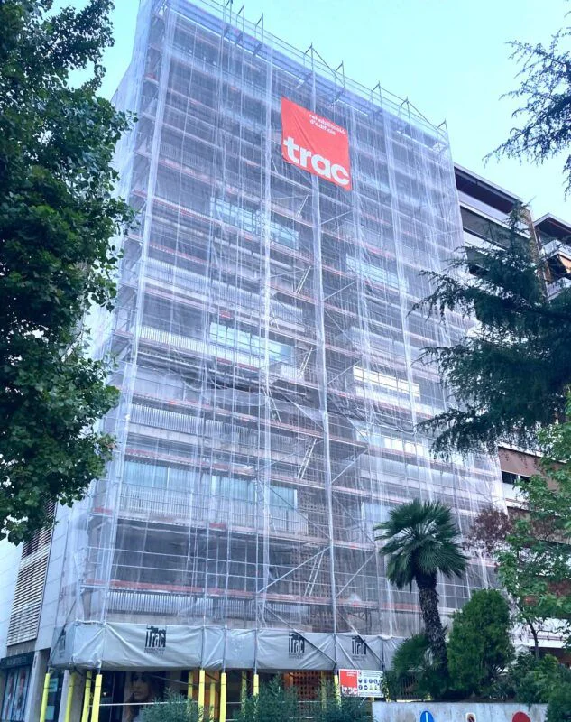 Andamios para fachadas de 32 m de altura