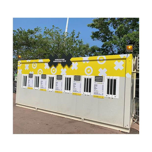Taquilla temporal para eventos, estructura de 2,44 x 6 metros, con ventanas reforzadas y diseño funcional para espacios públicos.