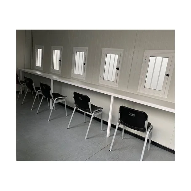 aquilla modular para eventos, estructura de 2,44 x 6 metros, con ventanas protegidas y diseño funcional para uso en espacios públicos.