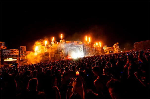 alquiler escenario mega media luna
