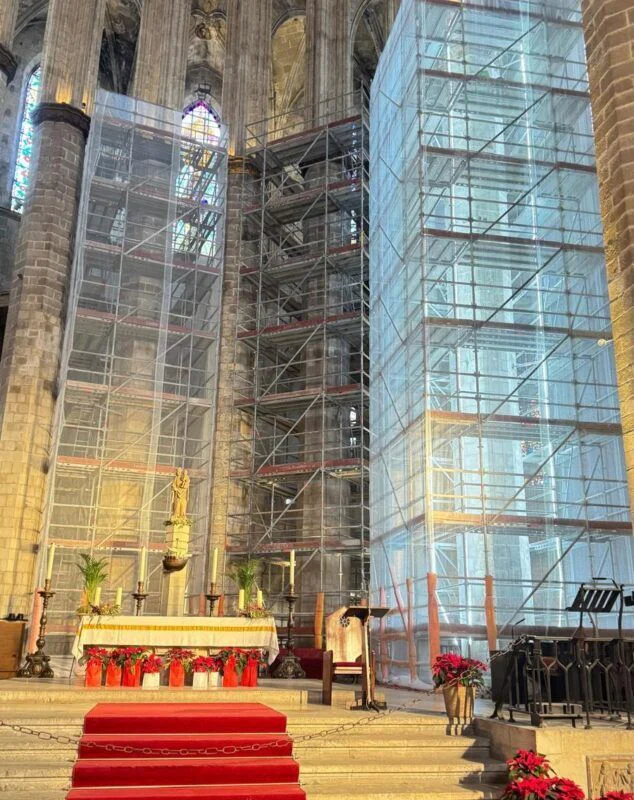 Tres andamios de 17 m de altura en la Basílica Santa Maria del Mar | Febrero 2025