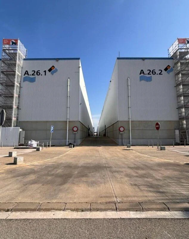Escaleras de acceso de 18 m de altura