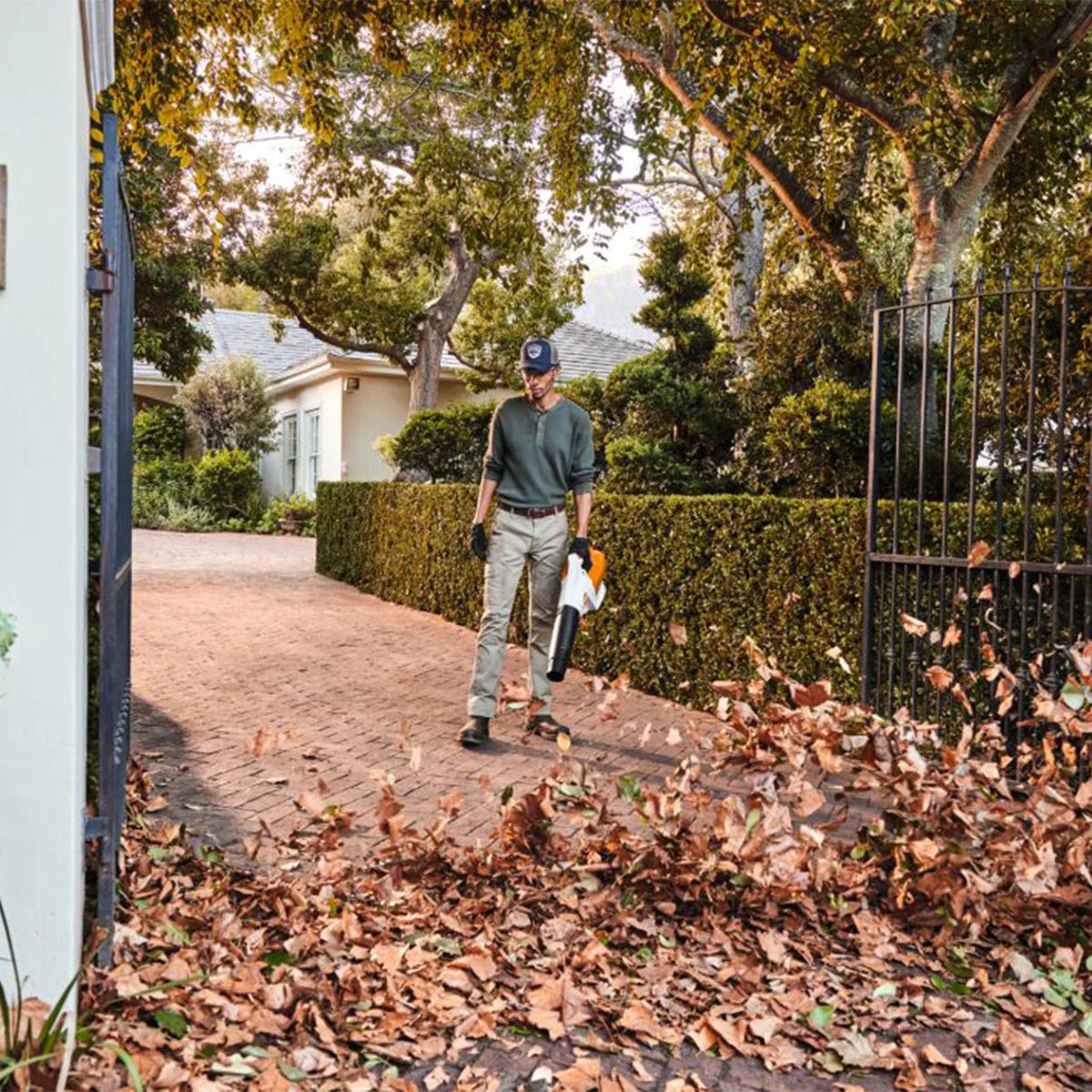 Soplador de hojas para mantenimiento de jardines
