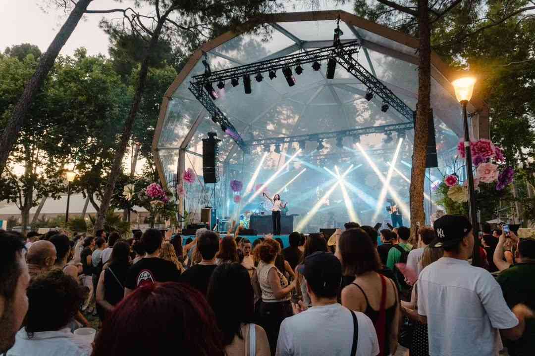 Maquinaria, módulos y estructuras en alquiler para eventos – Homs Rentals