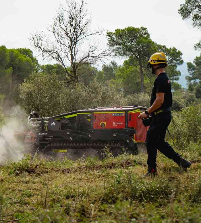 Desbrozadora forestal a control remoto